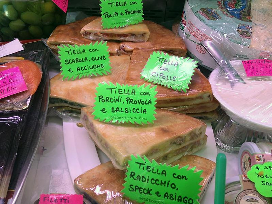 Tielle e torte rustiche al banco