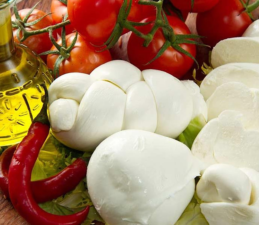 Mozzarelle di bufala con pomodorini e basilico