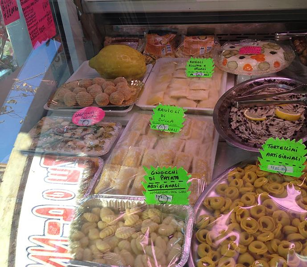 Pasta fresca e taralli al banco