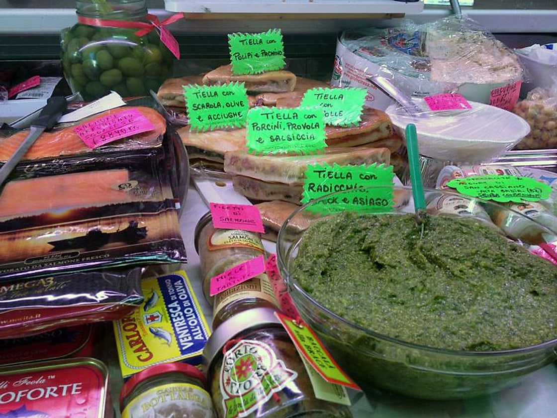 Vaschette di gastronomia e sott'oli