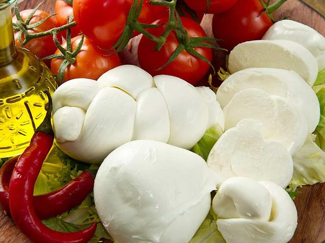 Mozzarelle con pomodorini e basilico