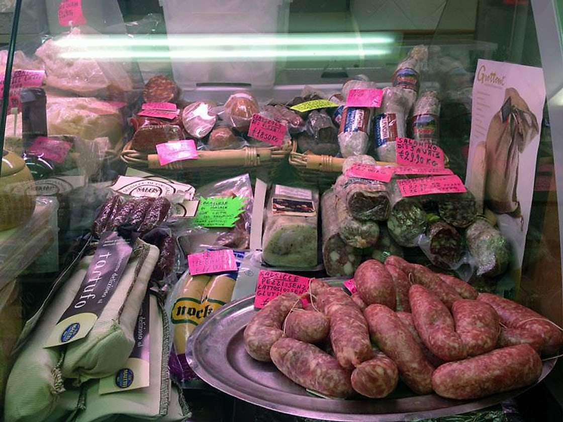 Salsicce e insaccati al banco
